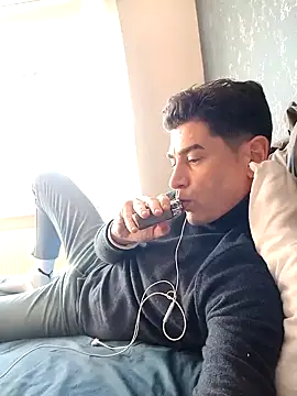 Snapshot of ElyasMatt chatting on January 11, 1:22 pm ElyasMatt online show from January 11, 1:22 pm