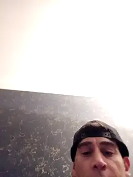 Snapshot of ElyasMatt chatting on January 18, 12:02 am ElyasMatt online show from January 18, 12:02 am