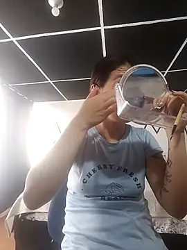 Snapshot of Tefannyy_ chatting on March 5, 3:18 pm Tefannyy online show from March 5, 3:18 pm