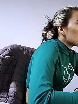 Snapshot of Tefannyy_ chatting on December 16, 3:38 pm Tefannyy online show from December 16, 3:38 pm