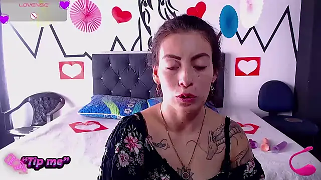 Snapshot of Tefannyy_ chatting on February 10, 3:21 pm Tefannyy online show from February 10, 3:21 pm