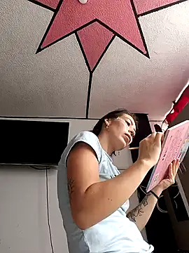 Snapshot of Tefannyy_ chatting on February 12, 2:54 pm Tefannyy online show from February 12, 2:54 pm