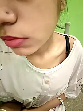 Snapshot of EACH_555 chatting on December 1, 4:46 am EACH 555 online show from December 1, 4:46 am