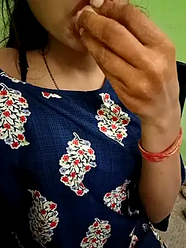 Snapshot of EACH_555 chatting on December 13, 8:04 pm EACH 555 online show from December 13, 8:04 pm