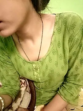 Snapshot of EACH_555 chatting on December 15, 9:04 am EACH 555 online show from December 15, 9:04 am