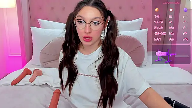 Snapshot of GiaCale chatting on March 9, 11:56 pm GiaCale online show from March 9, 11:56 pm