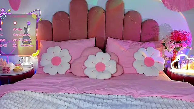 Snapshot of GiaCale chatting on November 18, 2:53 pm GiaCale online show from November 18, 2:53 pm