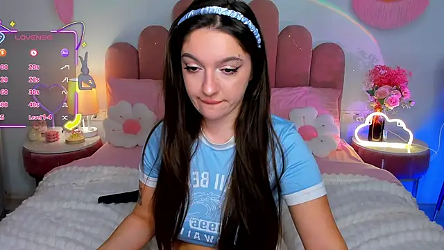 Snapshot of GiaCale chatting on November 14, 1:26 pm GiaCale online show from November 14, 1:26 pm