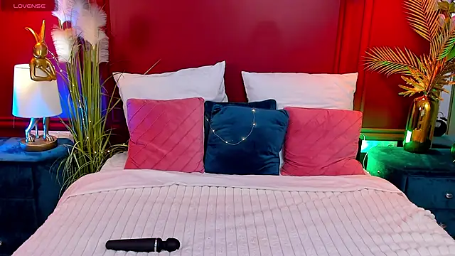 Snapshot of GiaCale chatting on November 9, 6:28 am GiaCale online show from November 9, 6:28 am