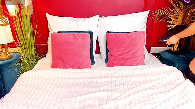 Snapshot of GiaCale chatting on November 23, 6:34 am GiaCale online show from November 23, 6:34 am