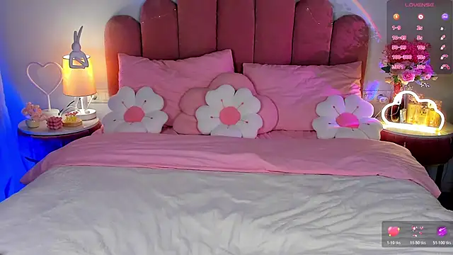 Snapshot of GiaCale chatting on November 28, 1:33 pm GiaCale online show from November 28, 1:33 pm