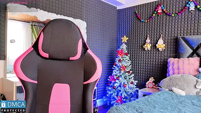 Snapshot of SolBeaumont1 chatting on December 1, 7:04 pm SolBeaumont1 online show from December 1, 7:04 pm