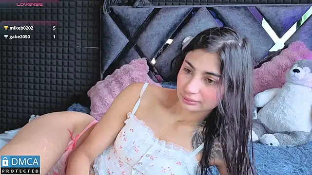 Snapshot of SolBeaumont1 chatting on November 17, 7:07 pm SolBeaumont1 online show from November 17, 7:07 pm