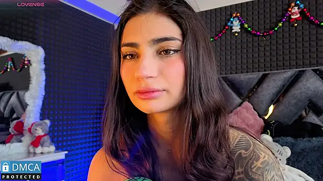 Snapshot of SolBeaumont1 chatting on December 3, 7:02 pm SolBeaumont1 online show from December 3, 7:02 pm