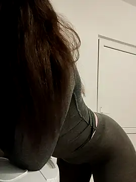 Snapshot of leeya_lee chatting on March 18, 9:10 pm leeya lee online show from March 18, 9:10 pm