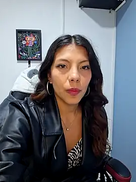 Snapshot of Selenakyle92_ chatting on December 3, 10:56 pm Selenakyle92 online show from December 3, 10:56 pm
