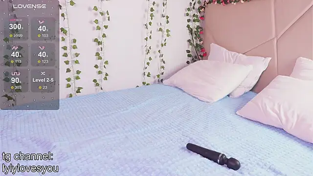 Snapshot of lylylovesyou chatting on January 13, 5:55 am lylylovesyou online show from January 13, 5:55 am