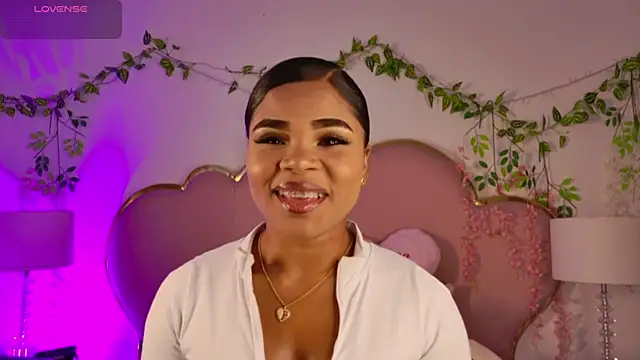 Snapshot of NahiaraReina chatting on April 18, 2:41 pm NahiaraReina online show from April 18, 2:41 pm