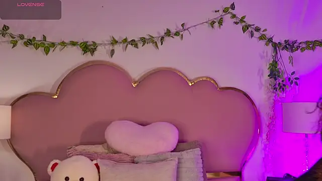 Snapshot of NahiaraReina chatting on June 25, 1:38 pm NahiaraReina online show from June 25, 1:38 pm