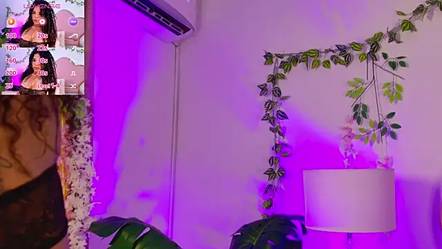 NahiaraReina online show from April 10, 1:40 pm