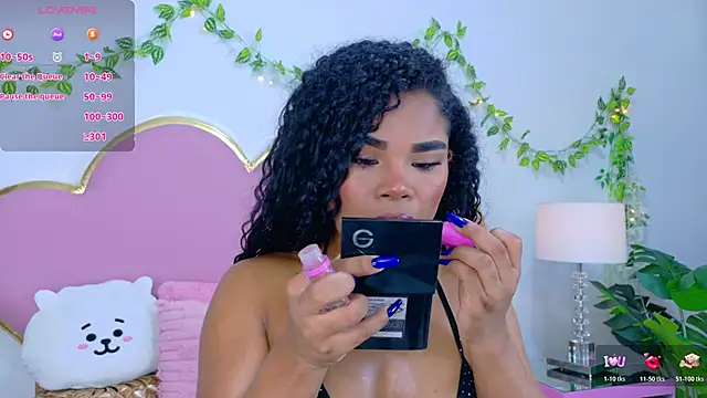 Snapshot of NahiaraReina chatting on November 6, 1:37 pm NahiaraReina online show from November 6, 1:37 pm