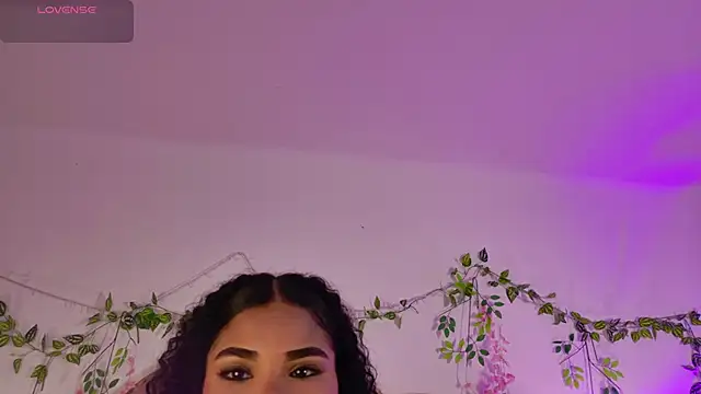 Snapshot of NahiaraReina chatting on May 9, 1:36 pm NahiaraReina online show from May 9, 1:36 pm