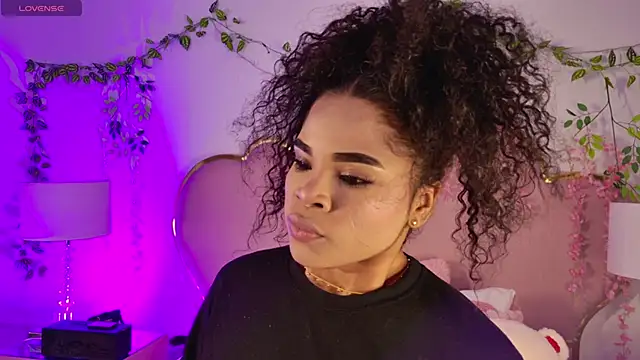 NahiaraReina online show from April 4, 2:23 pm