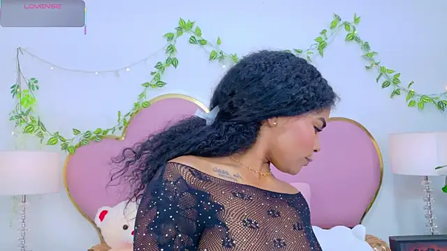 Snapshot of NahiaraReina chatting on November 22, 1:43 pm NahiaraReina online show from November 22, 1:43 pm