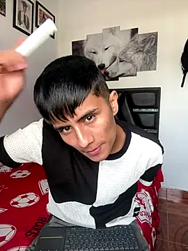 Snapshot of The__Rodriguez chatting on December 5, 3:32 pm The Rodriguez online show from December 5, 3:32 pm