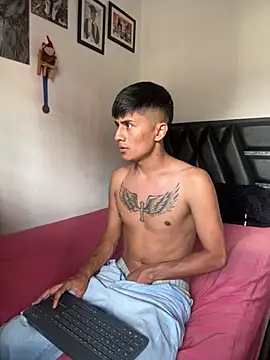 Snapshot of The__Rodriguez chatting on November 27, 8:53 pm The Rodriguez online show from November 27, 8:53 pm