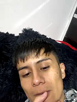 Snapshot of The__Rodriguez chatting on December 2, 2:45 am The Rodriguez online show from December 2, 2:45 am