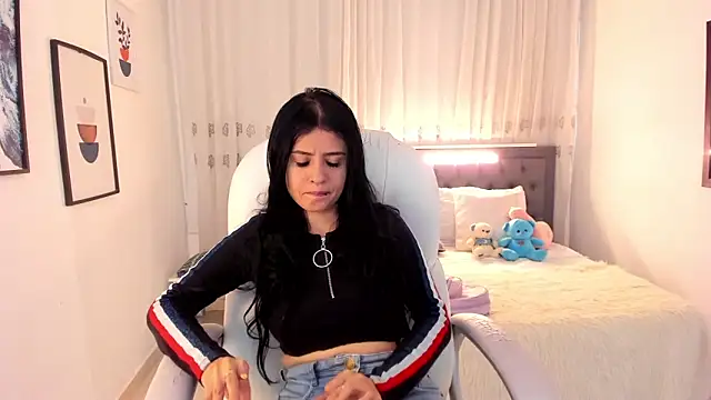 Snapshot of yenny_garcia chatting on February 7, 1:19 pm yenny garcia online show from February 7, 1:19 pm