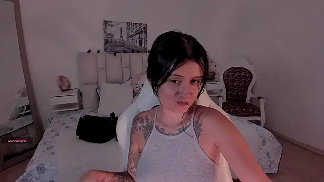 yenny garcia online show from April 4, 6:14 pm