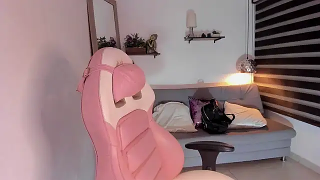 yenny garcia online show from March 18, 5:58 pm