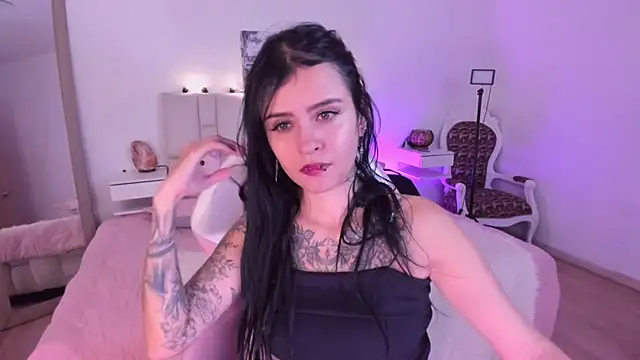 Snapshot of yenny_garcia chatting on June 6, 6:46 pm yenny garcia online show from June 6, 6:46 pm