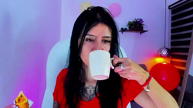 yenny garcia online show from October 31, 1:30 pm