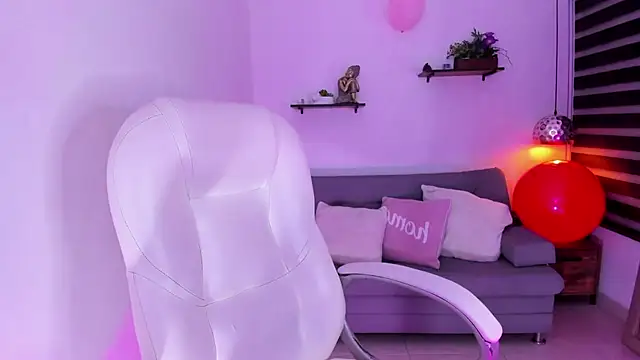 yenny garcia online show from November 18, 5:49 pm