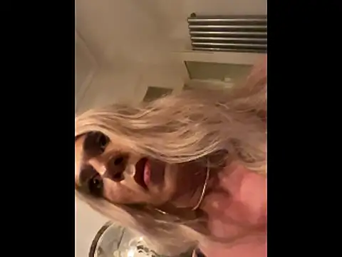 francaFerrariRoma online show from May 10, 12:47 am