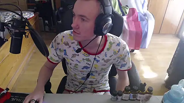 BabyDracoDarkfang online show from April 3, 1:50 pm