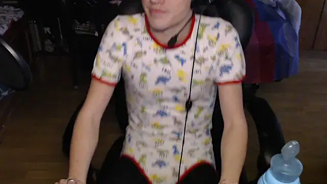 BabyDracoDarkfang online show from March 28, 11:22 am