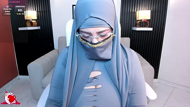 Snapshot of cloe_sirena chatting on October 16, 1:52 pm cloe sirena online show from October 16, 1:52 pm