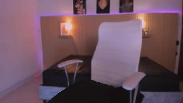 cloe sirena online show from April 9, 2:01 pm