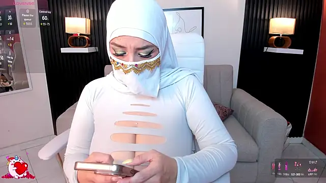 Snapshot of cloe_sirena chatting on October 2, 1:58 pm cloe sirena online show from October 2, 1:58 pm