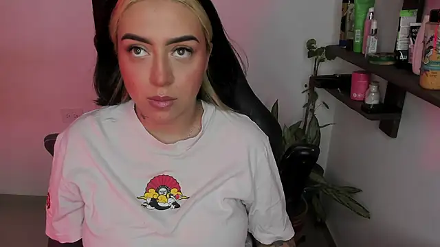 AnnikaMerliahh  online show from December 20, 1:25 pm