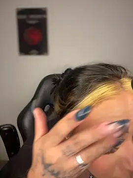 AnnikaMerliahh  online show from October 31, 4:09 am