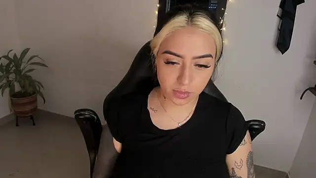 AnnikaMerliahh  online show from January 14, 12:31 pm