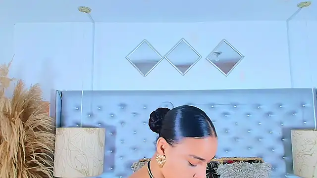 EileenBenzon online show from November 24, 4:40 pm