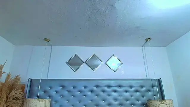 EileenBenzon online show from November 26, 6:19 pm