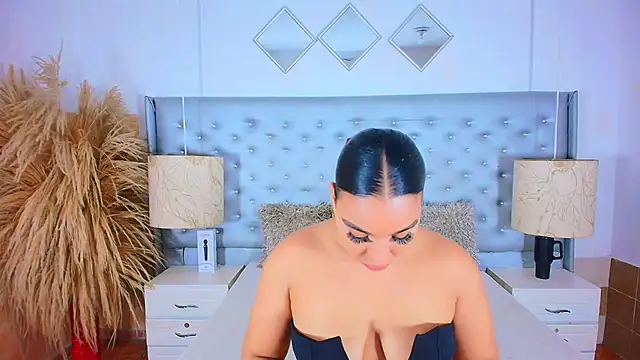 EileenBenzon online show from November 27, 3:56 pm