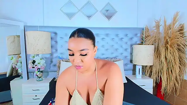 EileenBenzon online show from February 19, 4:04 pm